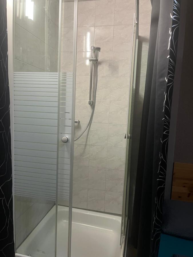 Hipokratios 3 Zimmer Mit Gemeinschaft Wc Fürth Exteriér fotografie